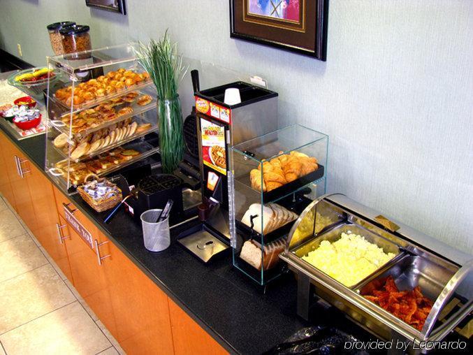 Spark By Hilton Houston Bush Intercontinental Airport Restaurant photo